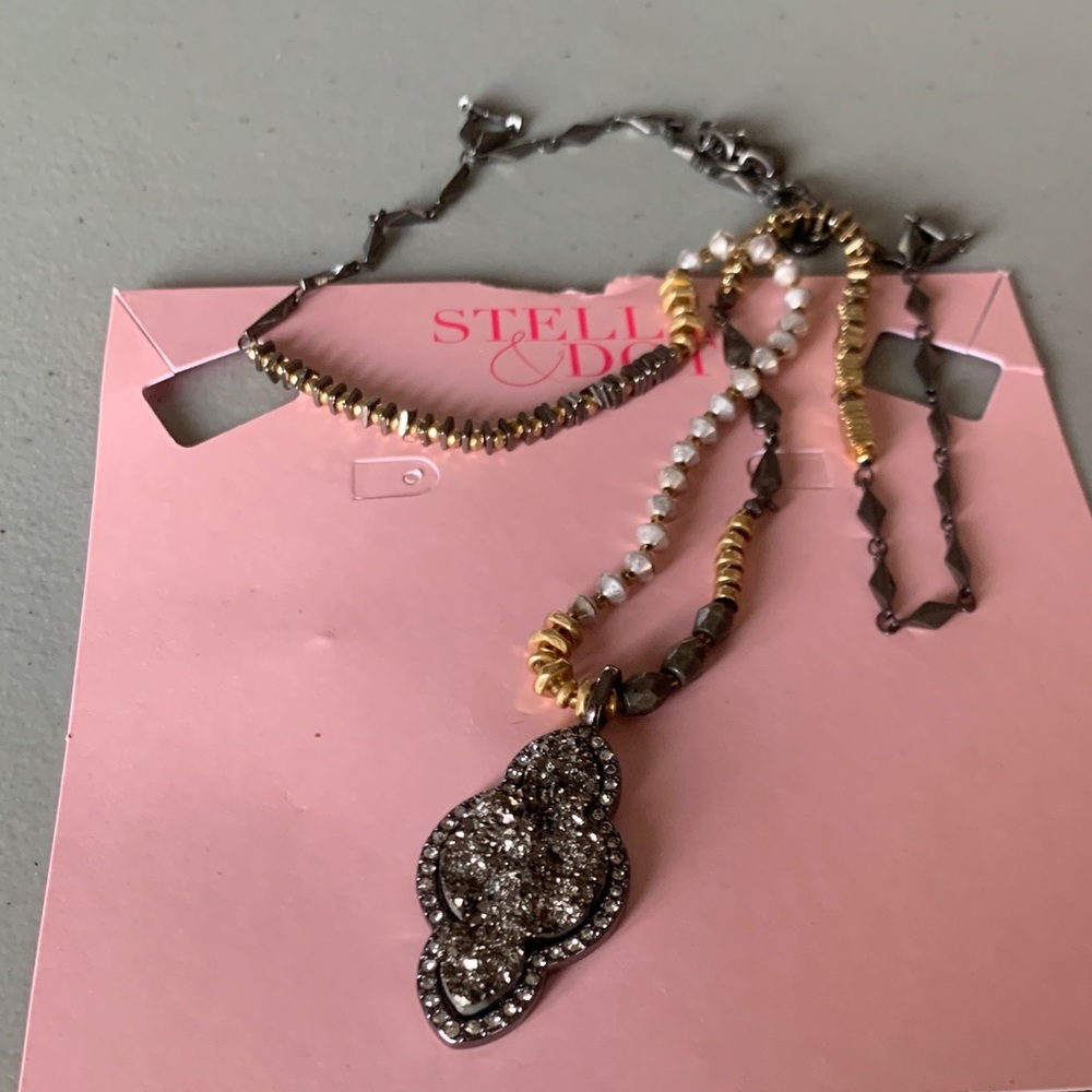 Stella and dot relic necklace